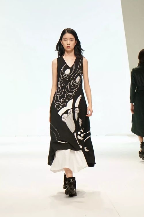 角 服裝與服飾專業(yè)17級(jí)女裝設(shè)計(jì)課程作品發(fā)布會(huì)