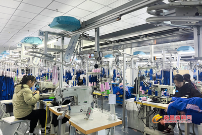 服飾外貿(mào)訂單火爆，中國制造引領(lǐng)全球時(shí)尚潮流